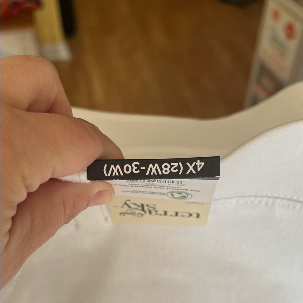 Terra & Sky White Capris - Picture 6 of 8